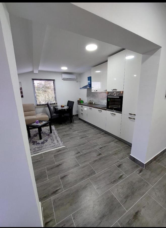 Neyra Villa Pula