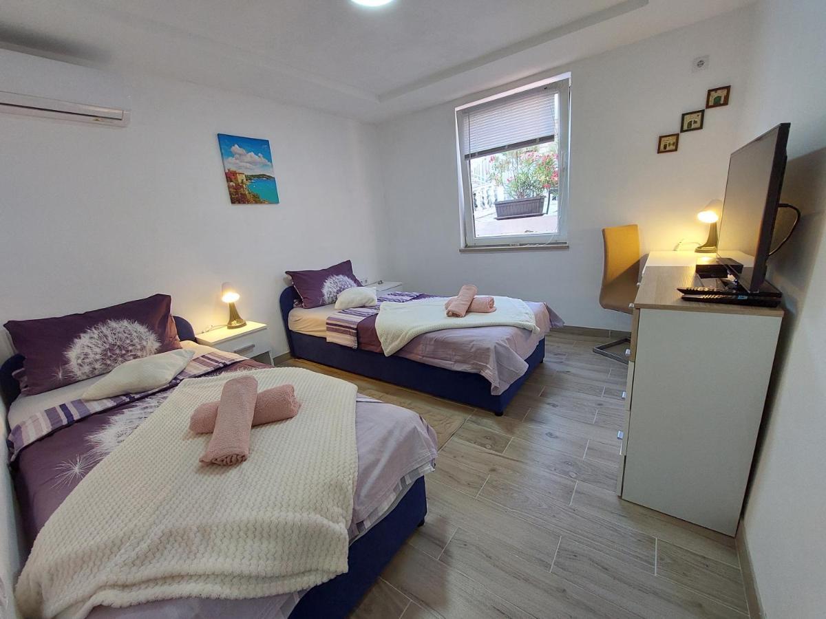 Neyra Villa Pula