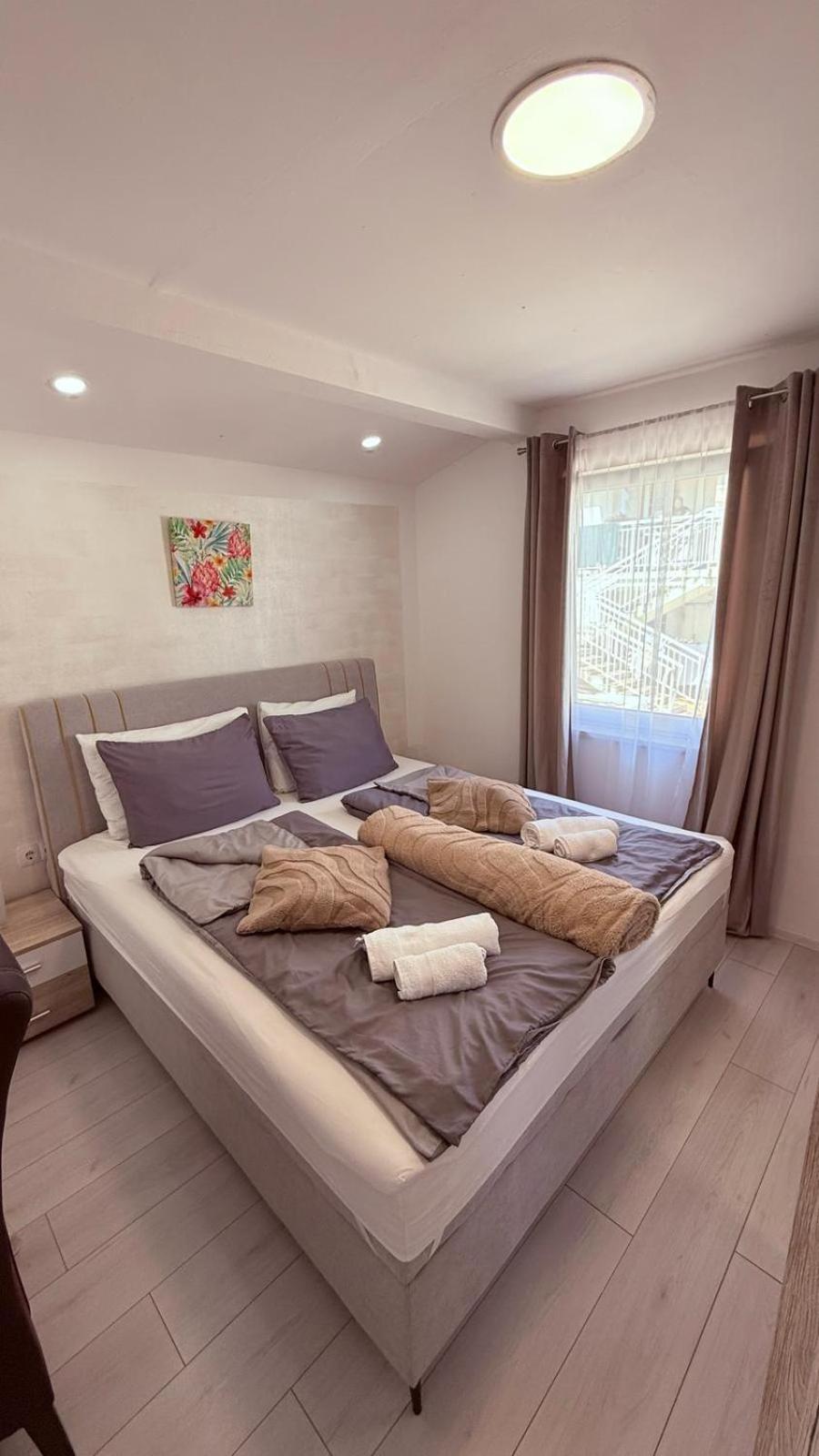 Neyra Villa *