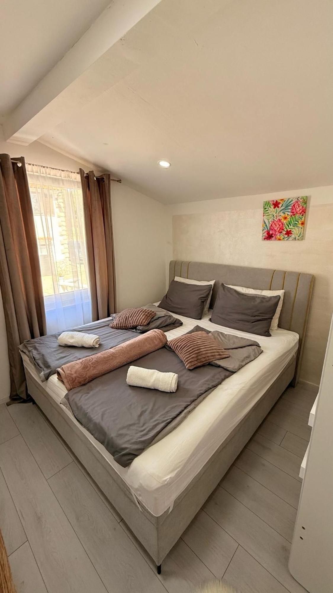 Neyra Villa Pula